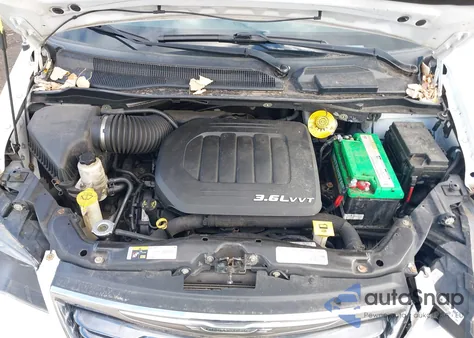 2015 Chrysler Town & Country S z USA, uszkodzony, nr VIN 2C4RC1HG6FR720097